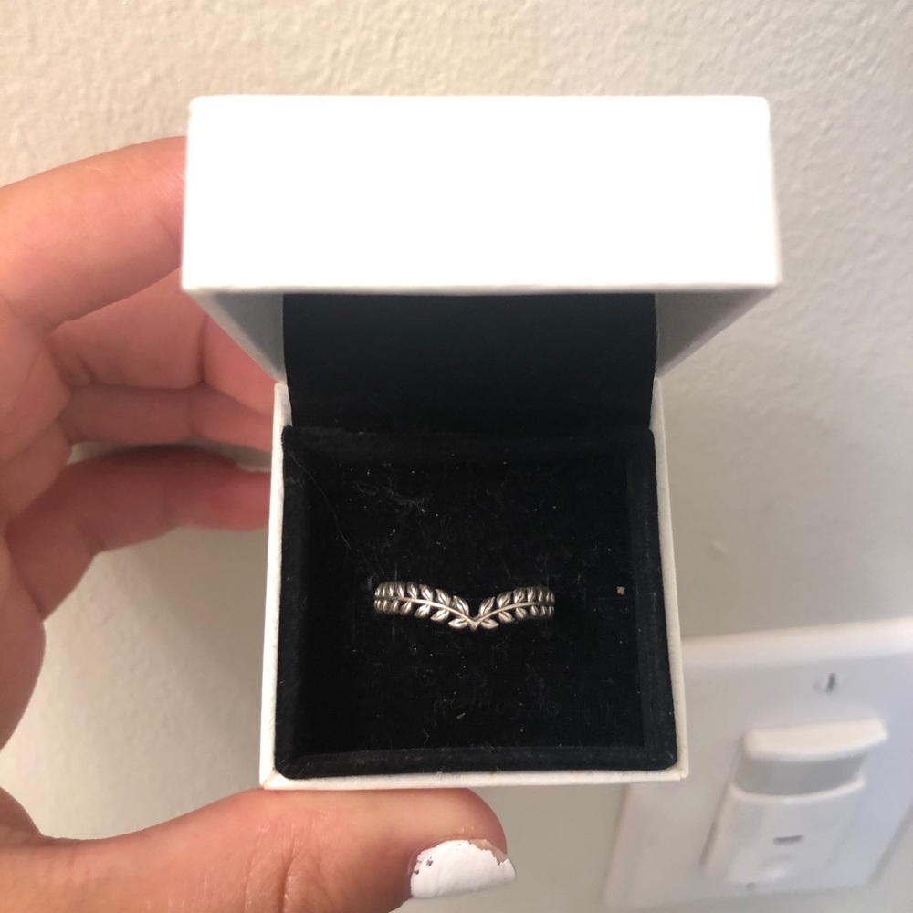 Lively wish ring